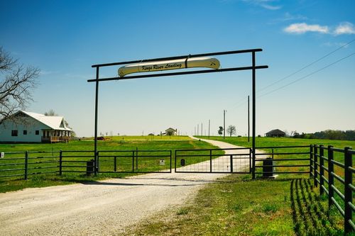 40 River Run Rd, Eureka Springs, AR, 72632-8883 | Card Image