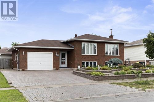 195 Bitonti Cres, Sault Ste Marie, ON, P6C6B6 | Card Image