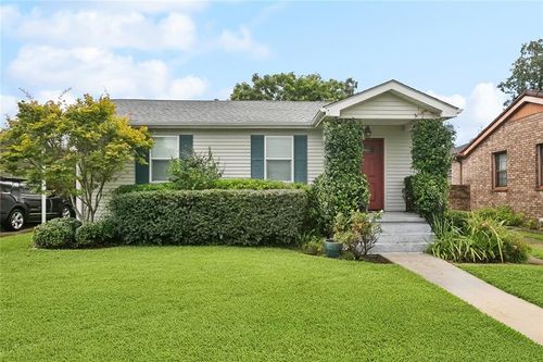 562 Gelpi Ave, Jefferson, LA, 70121-1526 | Card Image