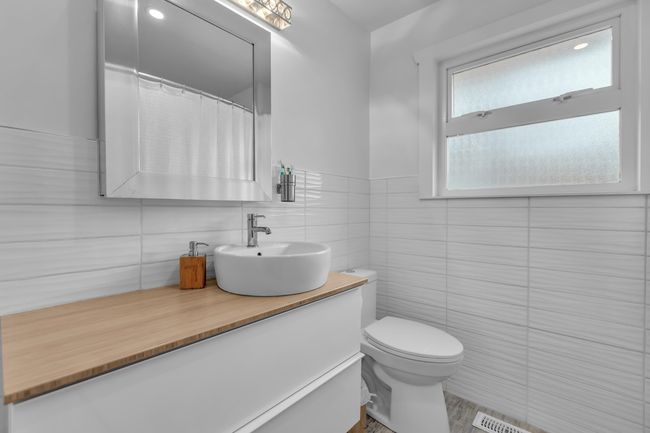 12033 261 St, House other with 4 bedrooms, 3 bathrooms and 8 parking in Maple Ridge BC | Image 21