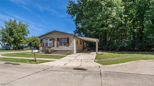 9 Jessica Ln, Olmsted Twp, OH, 44138-3030 | Card Image