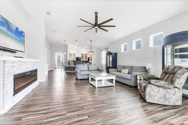 12755 Rainwashed Loop, House other with 3 bedrooms, 2 bathrooms and null parking in Parrish FL | Image 4