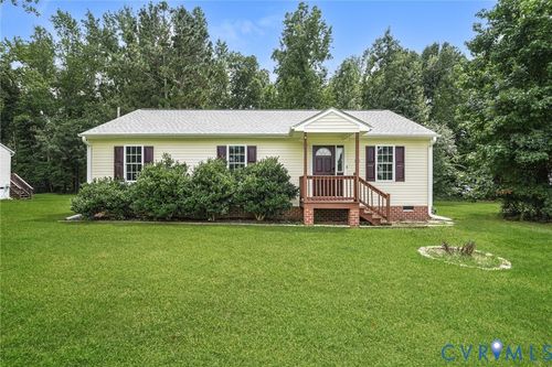 825 Nottoway Ave, Blackstone, VA, 23824-2901 | Card Image