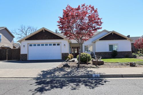 26 Pine Ct, Eagle Point, OR, 97524-9673 | Card Image