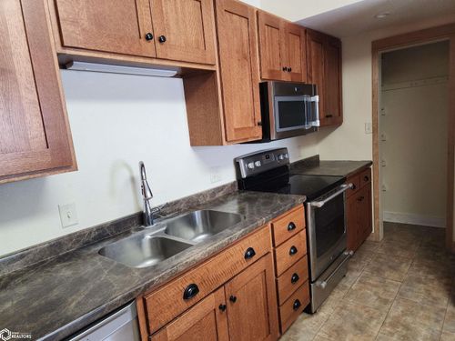 321 S Moore St, Algona, IA, 50511-3330 | Card Image