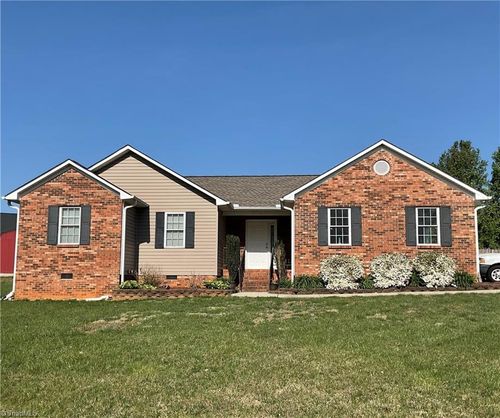 125 Gumtree Ct, Mocksville, NC, 27028-7275 | Card Image