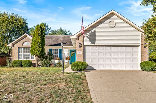 386 Primrose Ln, Avon, IN, 46123-7604 | Card Image