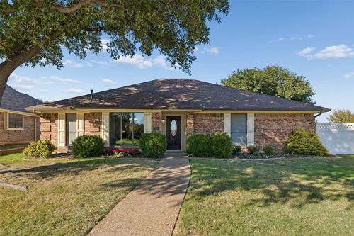2051 Robin Hill Ln, Carrollton, TX, 75007-1651 | Card Image