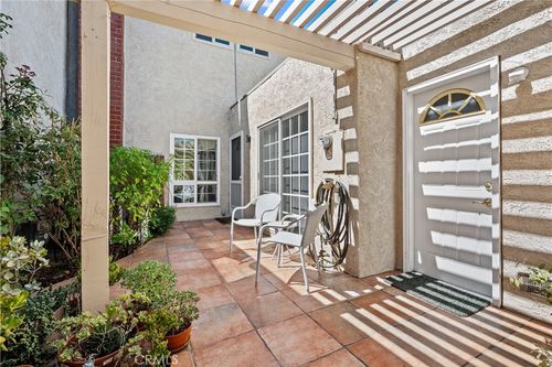823 Daffodil Dr, Riverside, CA, 92507-6358 | Card Image