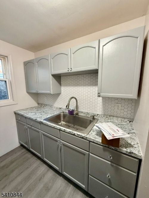 111 Lindegar St, Linden, NJ, 07036-6309 | Card Image