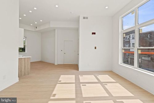 201-3952 Lancaster Ave, PHILADELPHIA, PA, 19104-4635 | Card Image
