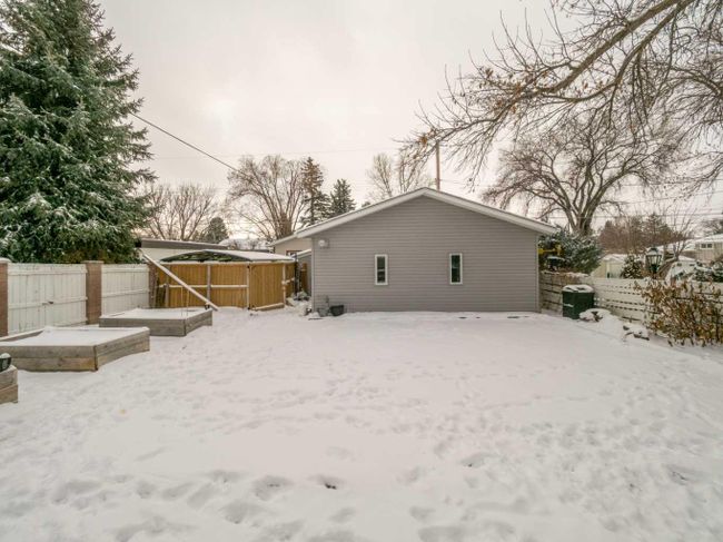 1806 14 Avenue S, Home with 4 bedrooms, 2 bathrooms and 3 parking in Lethbridge AB | Image 36