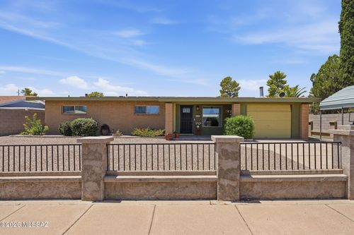 310 E 5th Pl, San Manuel, AZ, 85631-1419 | Card Image