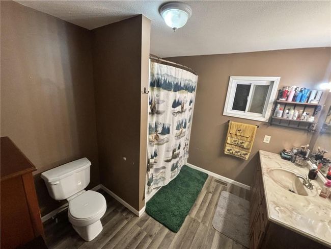 Full bathroom with shower over tub | Image 24