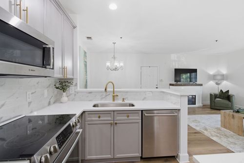 b9-7003 Lenox Village Dr, Nashville, TN, 37211-6589 | Card Image