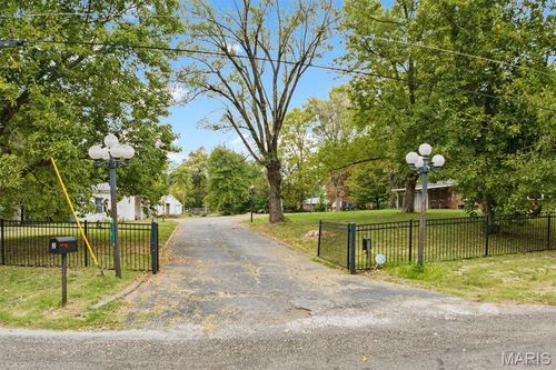 2 Estelle Ln, Fairview Heights, IL, 62208-1119 | Card Image