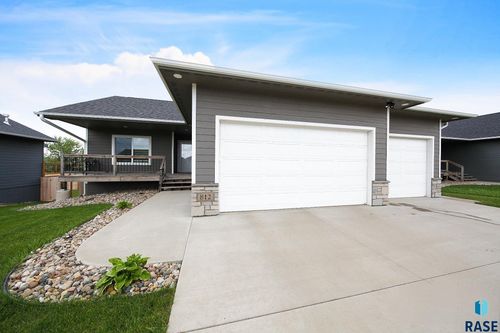 812 Trojan Ave, Hartford, SD, 57033-2306 | Card Image