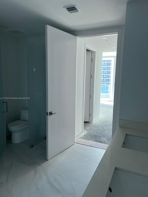 1004-17550 Collins Ave, Sunny Isles Beach, FL, 33160-2867 | Card Image
