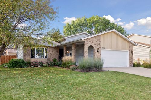 2404 Helena Ave N, Oakdale, MN, 55128-4906 | Card Image