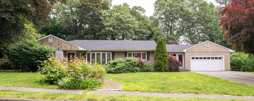 1 Hunting Ln, Lynnfield, MA, 01940-2201 | Card Image