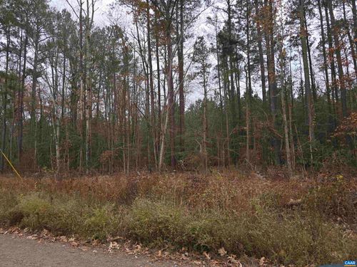 16 Evergreen Dr, Colonial Beach, VA, 22443-5648 | Card Image