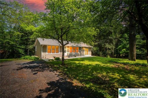 18 Holiday Dr, Albrightsville, PA, 18210-3562 | Card Image