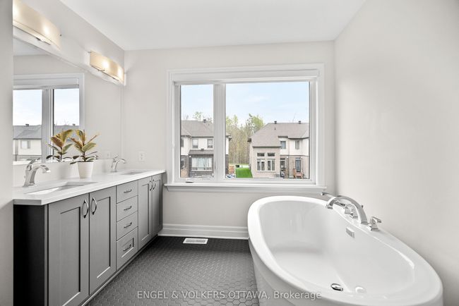 844 Quartet Ave, House attached with 4 bedrooms, 3 bathrooms and 2 parking in Gloucester ON | Image 15