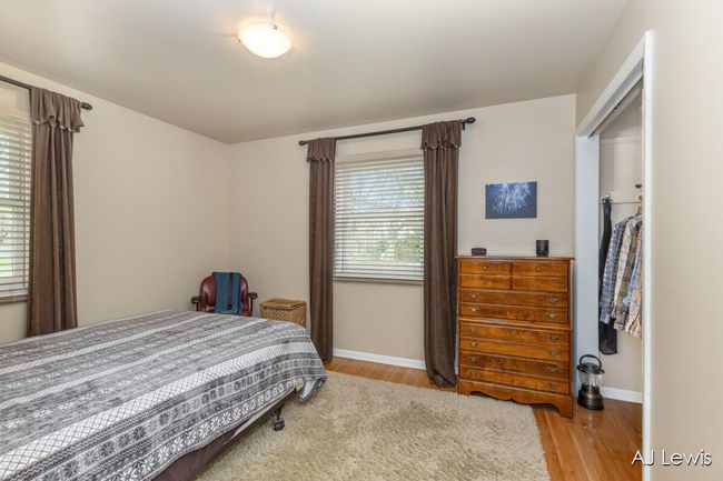 Bedroom w/hardwood floors | Image 12