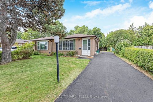 5 Garside Cres, Brampton, ON, L6S1H5 | Card Image