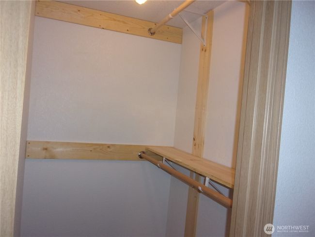 Main full bathroom. | Image 20