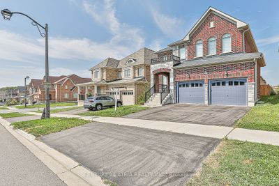 1940 Douglas Langtree Dr, House other with 4 bedrooms, 4 bathrooms and 5 parking in Oshawa ON | Image 3