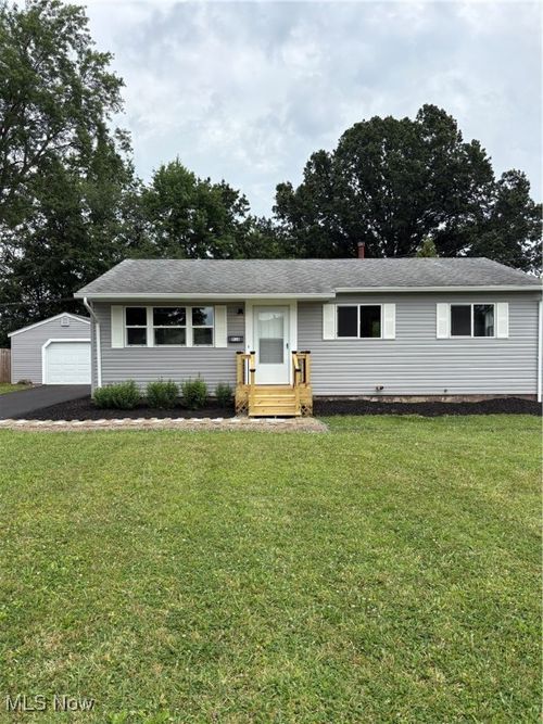 916 Waugh Dr, Hubbard, OH, 44425-1270 | Card Image