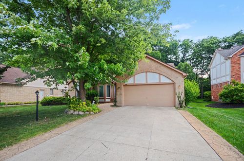 456 Essex Dr, Rochester Hills, MI, 48307-3504 | Card Image