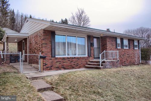 924 Hemlock St, Shamokin, PA, 17872-6116 | Card Image