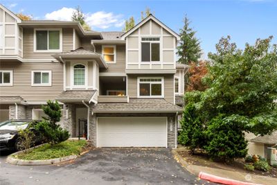 6757 Se Cougar Mountain Way, Townhouse with 3 bedrooms, 1 bathrooms and null parking in Bellevue WA | Image 1