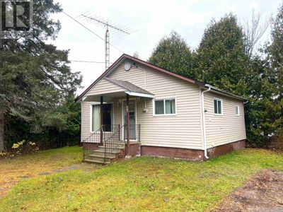 53 Hamilton Ave, Home with 2 bedrooms, 1 bathrooms and null parking in Blind River ON | Image 2