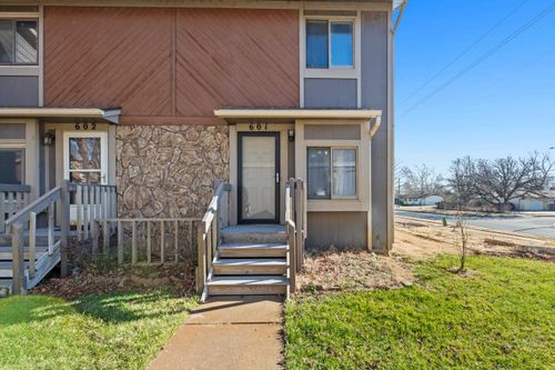 unit-601-1530 N Smith Cir, Wichita, KS, 67212-5509 | Card Image