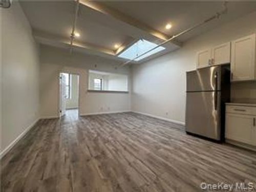1-102 North St, Middletown, NY, 10940-5366 | Card Image