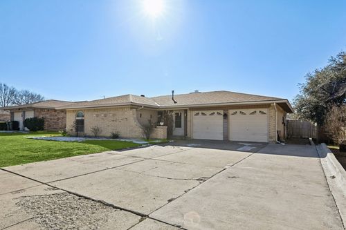 2106 Avalon Ln, Arlington, TX, 76014-1620 | Card Image