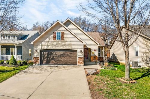11054 Whispering Ln, Kansas City, KS, 66109-4201 | Card Image