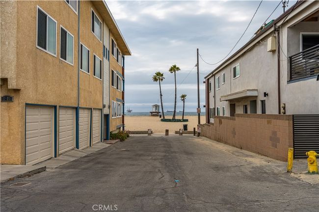 1207 Seal Way, Home with 6 bedrooms, 4 bathrooms and 2 parking in Seal Beach CA | Image 47