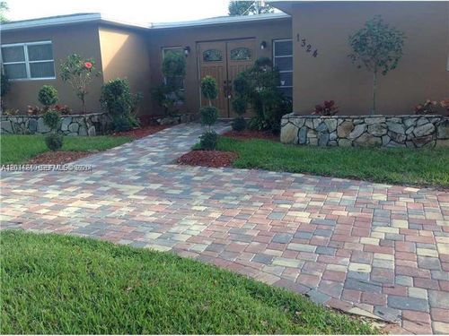 1324 Washington St, Hollywood, FL, 33019-1813 | Card Image