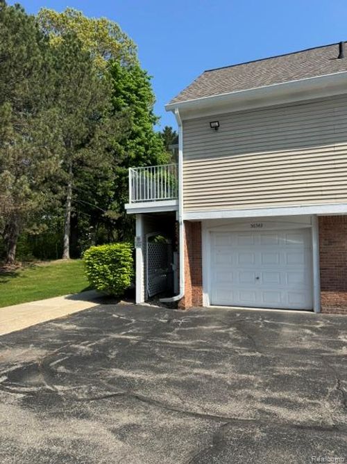 56543 Scotland Blvd, Shelby Twp, MI, 48316-5044 | Card Image