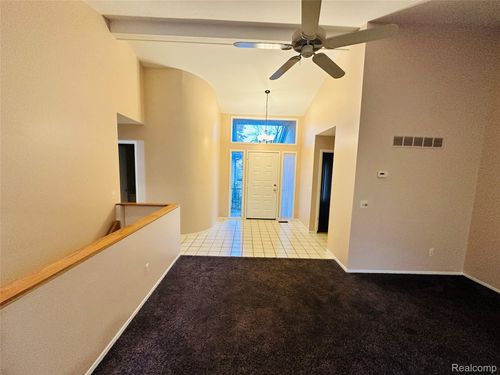 33779 Vista Dr, Farmington Hills, MI, 48331-2270 | Card Image