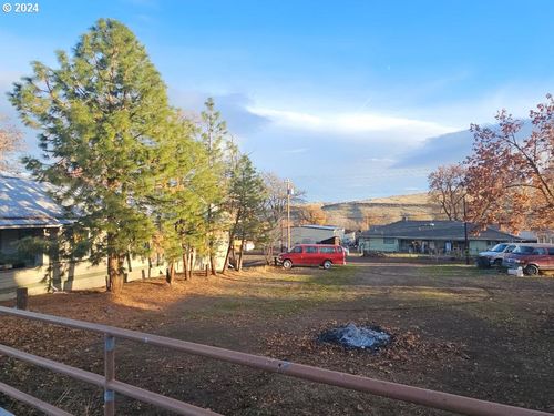  Deschutes Ave, Maupin, OR, 97037 | Card Image