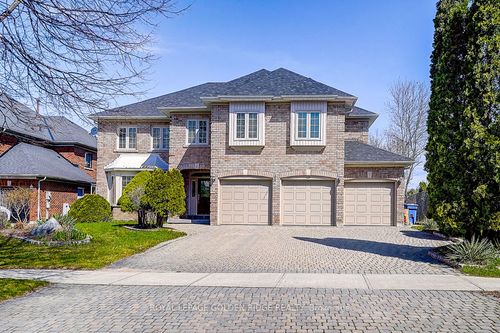 725 Exceller Cir, Newmarket, ON, L3X1P4 | Card Image