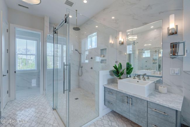 Primary Bathroom | Image 36