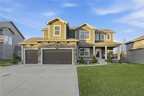 2410 Ne 111th Ter, Kansas City, MO, 64155-8516 | Card Image