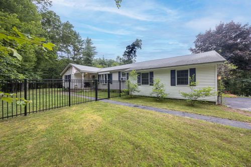 1 Woodhenge Cir, Londonderry, NH, 03053-2202 | Card Image