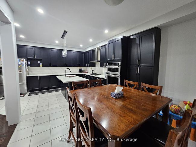 9 Goderich Dr, House other with 5 bedrooms, 4 bathrooms and 3 parking in Brampton ON | Image 8